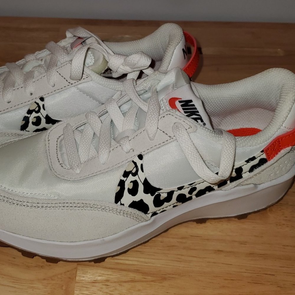 (NEW/NEVER WORN) Womens Nike Waffle Debut Sneakers; White/Sail/Orange; Sz. 6